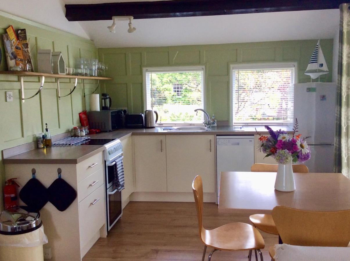 Beech Hut - A Streamside Family Escape Near Salcombe And Beaches South Milton 外观 照片
